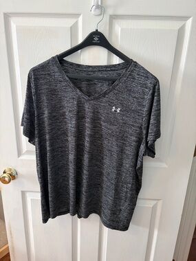 Under Armour Women’s Charcoal Heather V-Neck Performance Tee